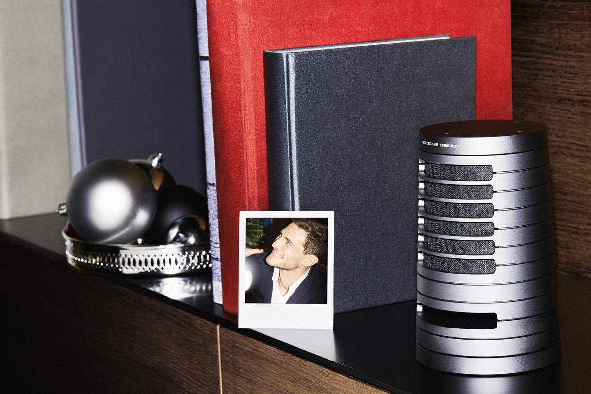 PD_XMAS_11_ELECTRONICS_Bluetooth_Speaker_Closeup_0038_8